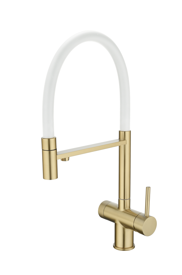 картинка Смеситель для кухонной мойки, с гибким гусаком и подключением фильтрованной воды EMAR EC-7024, цвет Светлое Золото PVD c белым шлангом от магазина SEFI