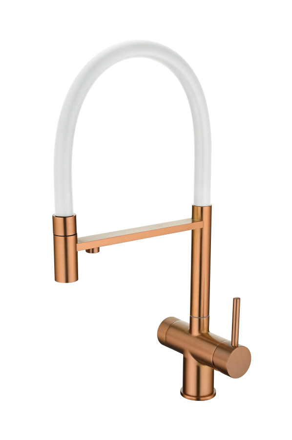 картинка Смеситель для кухонной мойки, с гибким гусаком и подключением фильтрованной воды EMAR EC-7024, цвет Медь PVD c белым шлангом от магазина SEFI