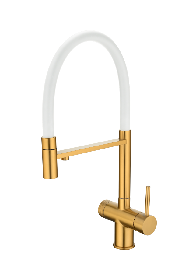 картинка Смеситель для кухонной мойки, с гибким гусаком и подключением фильтрованной воды EMAR EC-7024, цвет Золото PVD c белым шлангом от магазина SEFI