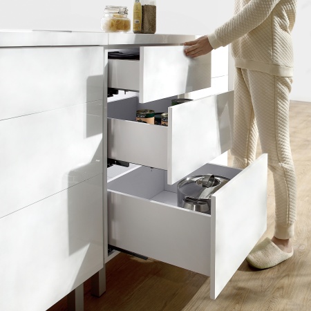 картинка Система ящиков Slimbox AKS L-450 H=128 белый PUSH TO OPEN ДСП16мм магазин SEFI являющийся официальным дистрибьютором в России  картинка Система ящиков Slimbox AKS L-450 H=128 белый PUSH TO OPEN ДСП16мм от магазина SEFI