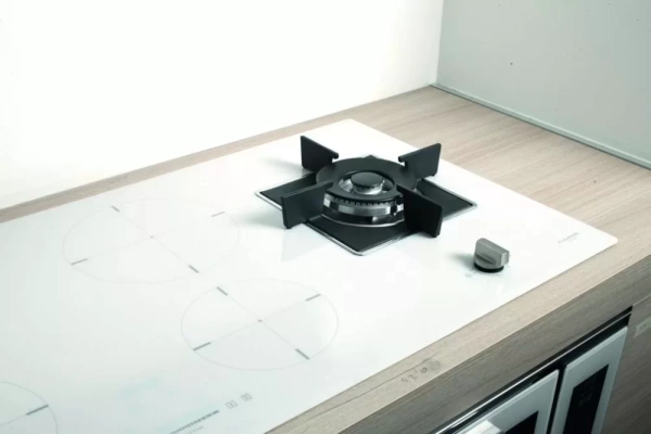 картинка Газо-электрическая панель Fulgor Milano CH 905 ID TS G DWK WH от магазина SEFI