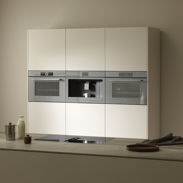 картинка Кофемашина V-ZUG CoffeeCenter V6000 45 черное стекло COC6T-25005 от магазина SEFI
