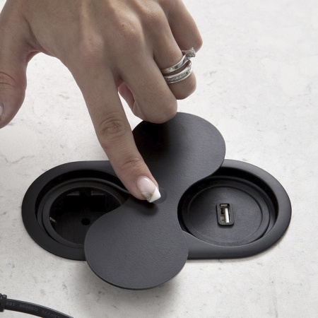 картинка Розетка Eight USB врезная в столешницу, цвет - черный магазин SEFI являющийся официальным дистрибьютором в России  картинка Розетка Eight USB врезная в столешницу, цвет - черный от магазина SEFI