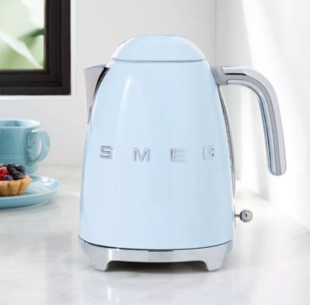 картинка Чайник Smeg KLF03PBEU от магазина SEFI