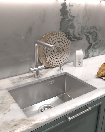 картинка Смеситель для кухонной мойки, с выдвижной лейкой и подключением фильтрованной воды EMAR EC-7020, цвет сатин от магазина SEFI