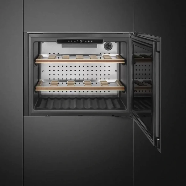 картинка Встраиваемый винный шкаф Smeg CVI121B3 от магазина SEFI