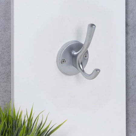 картинка Крючок меб. двухрожковый мет. HORN хром матовый AKS от магазина SEFI