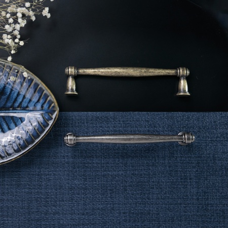 картинка Ручка меб. скоба мет. WIZANTIA 128 старое серебро, AKS от магазина SEFI