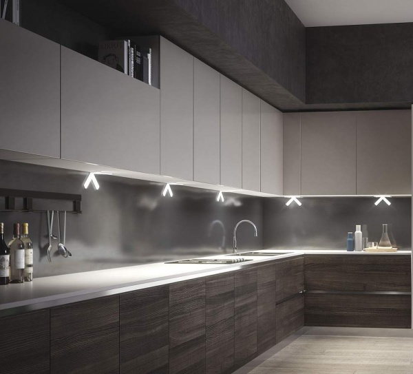 картинка Светодиодный светильник 
10Вт, 24B, угловой, 
с регулировкой яркости, 
кабель 2000мм с разъемом Micro от магазина SEFI