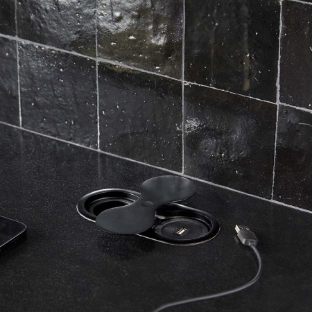 картинка Розетка Eight USB врезная в столешницу, цвет - черный магазин SEFI являющийся официальным дистрибьютором в России  картинка Розетка Eight USB врезная в столешницу, цвет - черный от магазина SEFI
