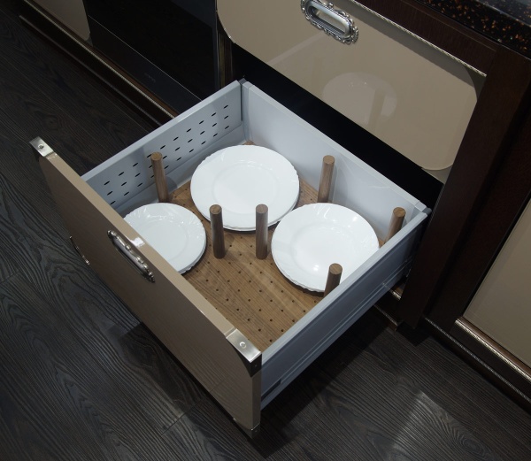 картинка Деревянный лоток WoodLine со столбиками для посуды в ящики Hettich ArciTech, 600 мм, орех от магазина SEFI