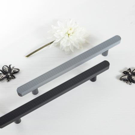 картинка Ручка меб. скоба алюм. GAME 128 черный матовый, AKS от магазина SEFI