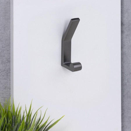 картинка Крючок меб. двухрожковый мет. PEROLA графит AKS от магазина SEFI