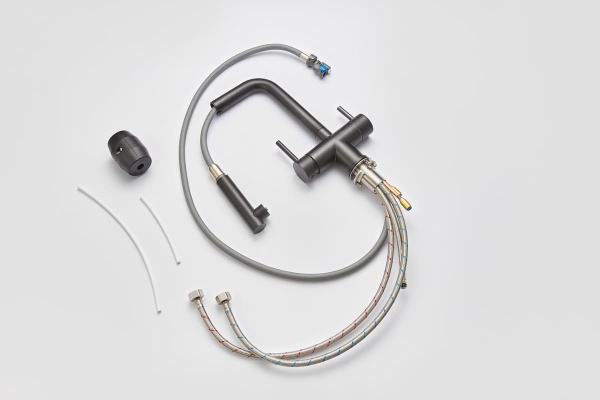 картинка Смеситель для кухни с выдвижной лейкой и подключением к фильтру, EMAR ЕС-7017, цвет Оникс от магазина SEFI