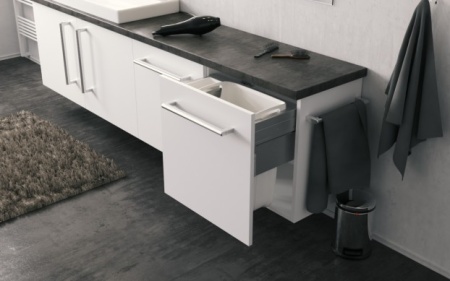 картинка Система хранения белья Laundry Carrier Small на выдвижной фасад 600 мм, 1 корзина 33л, белый/серебро от магазина SEFI