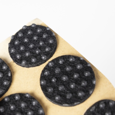 картинка Подкладка самоприлипающая фетровая прорезиненная d25мм (1упак.=18шт), черная, Folmag от магазина SEFI