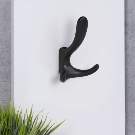 картинка Крючок меб. трехрожковый мет. ROMA черный матовый AKS от магазина SEFI