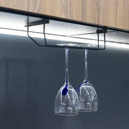 картинка Держатель подвесной для бокалов однорядный 340*65*114, черный AKS от магазина SEFI