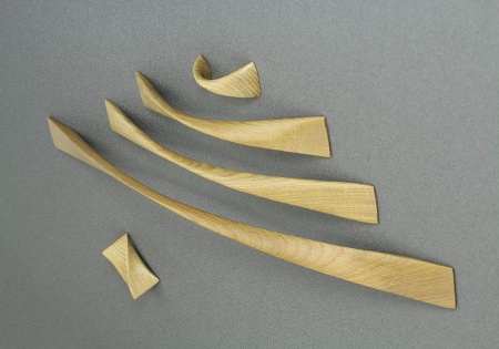 картинка Ручка мебельная Twist 320, дуб 388*40,5*35,5 от магазина SEFI