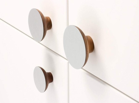 картинка Ручка мебельная Lamp 26, орех+alu 65 от магазина SEFI