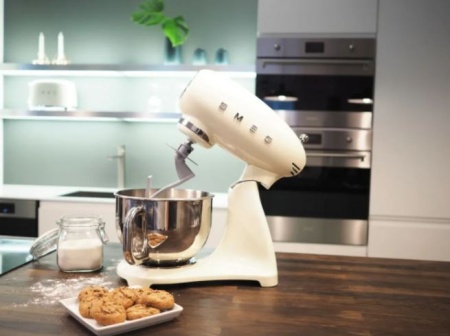картинка Миксер Smeg SMF03CREU от магазина SEFI