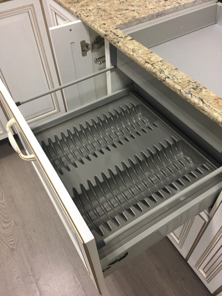 картинка Лоток Ago-Plate для тарелок в ящик Blum Tandembox на ширину фасада 600 мм. Цвет- серый камень от магазина SEFI