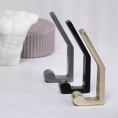 картинка Крючок меб. двухрожковый мет. PEROLA брашированное золото AKS магазин SEFI являющийся официальным дистрибьютором в России  картинка Крючок меб. двухрожковый мет. PEROLA брашированное золото AKS от магазина SEFI