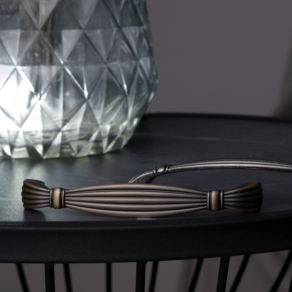 картинка Ручка меб. кнопка мет. MAGIA матовая античная латунь AKS магазин SEFI являющийся официальным дистрибьютором в России  картинка Ручка меб. кнопка мет. MAGIA матовая античная латунь AKS от магазина SEFI