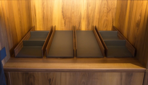 картинка Вставка универсальная 472*150, орех/антрацит от магазина SEFI