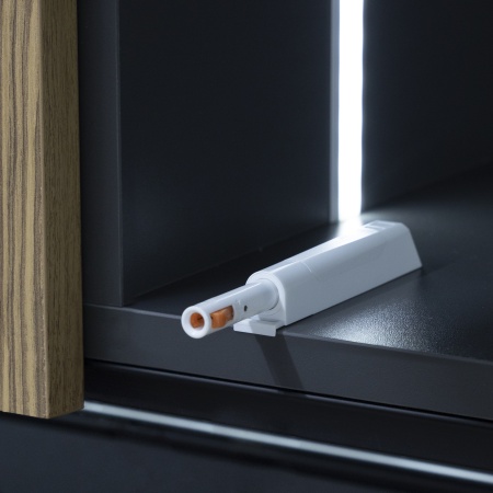 картинка Механизм push-to-open наконечник с фиксацией накладной белый AKS PLUS от магазина SEFI