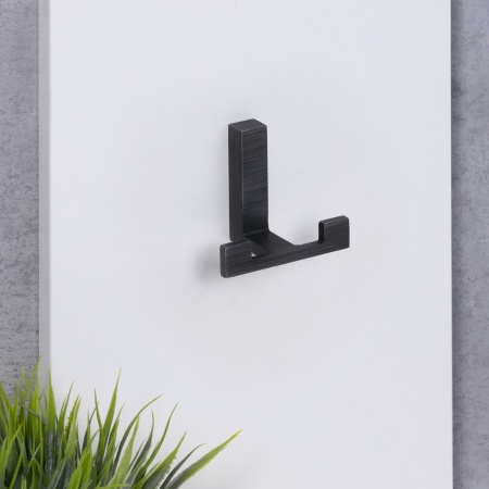 картинка Крючок меб. двухрожковый мет. LEGGO шлифованный титан AKS от магазина SEFI