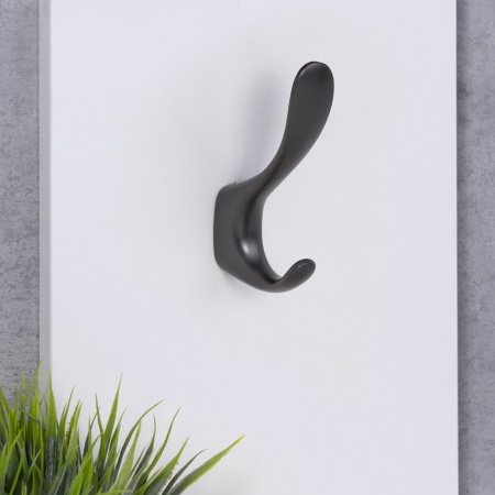 картинка Крючок меб. двухрожковый мет. ROMA графит AKS от магазина SEFI