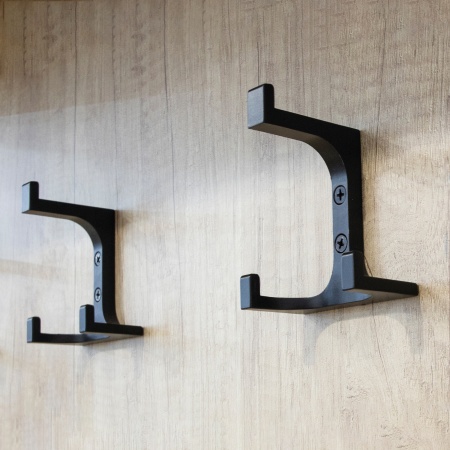 картинка Крючок меб. трехрожковый мет. TRITON черный матовый AKS от магазина SEFI