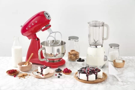 картинка Миксер Smeg SMF03RDEU от магазина SEFI