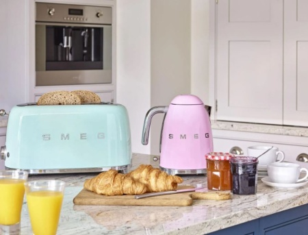 картинка Чайник Smeg KLF03PKEU от магазина SEFI