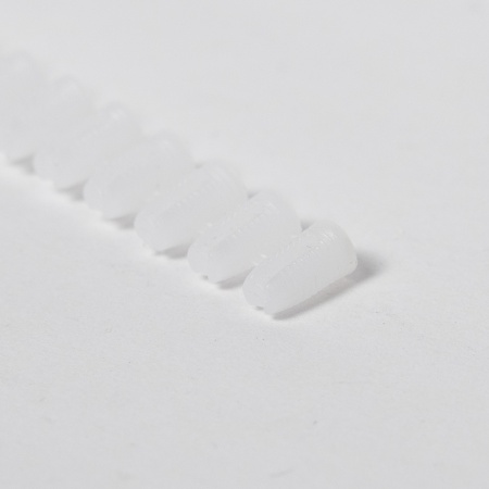 картинка Втулка под саморез на полосе 5*10, пластик, белая (уп/1тыс.шт) AKS от магазина SEFI