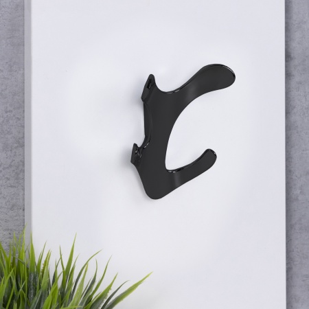 картинка Крючок меб. четырехрожковый мет. KORAL черный матовый AKS от магазина SEFI