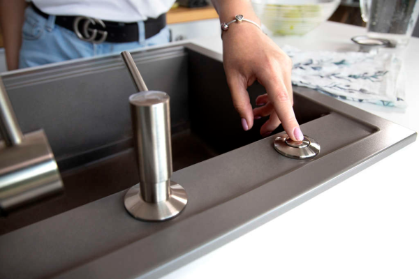 картинка Пневматическая кнопка для измельчителя SW-01-GM нерж.сталь/вороненая сталь от магазина SEFI