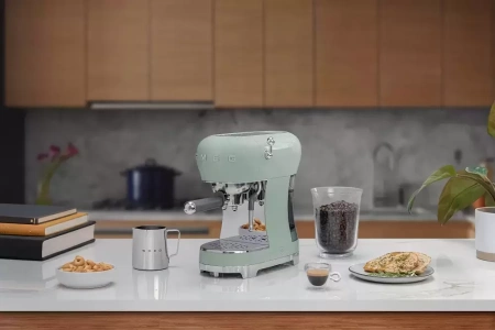 картинка Кофемашина Smeg ECF02PGEU от магазина SEFI