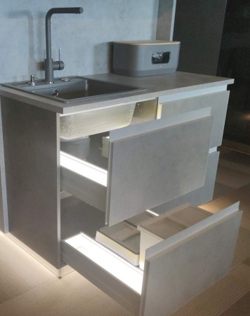 картинка Готовые изделия Atelier 60 - верхний П-образный ящик, направляющие DynaPro Grass, для ДСП 18мм , профиль серебро от магазина SEFI