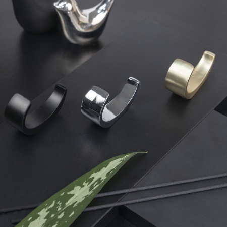 картинка Крючок меб. однорожковый мет. MYHITO черный матовый AKS от магазина SEFI