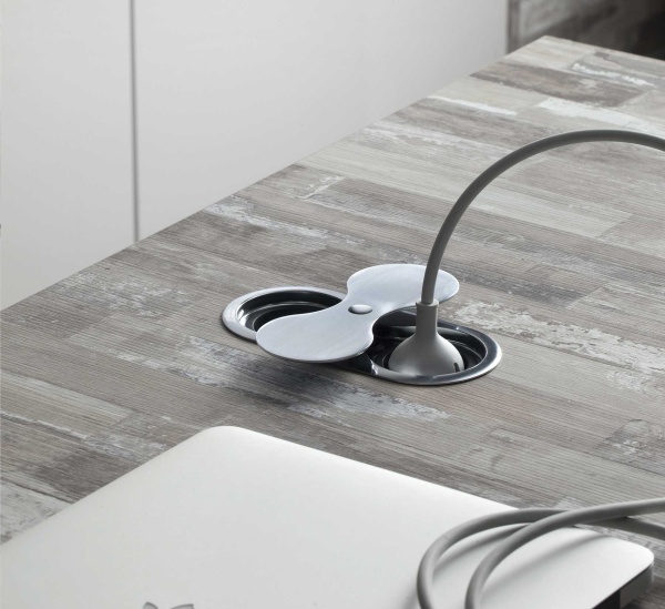 картинка Розетка Eight врезная в столешницу, цвет - нержавейка от магазина SEFI