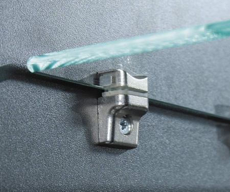 картинка Полкодержатель для стеклянных полок 6-8 мм, под саморез SYSTEM HOLZ от магазина SEFI