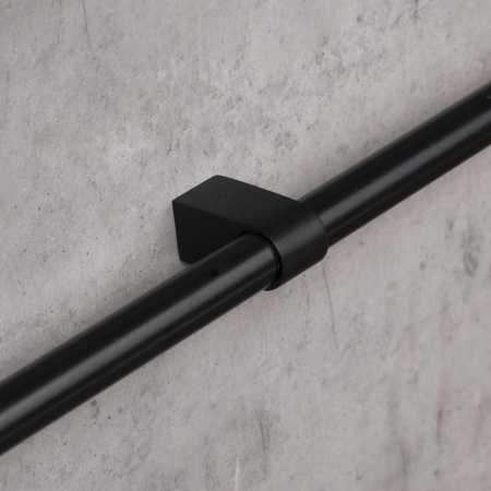 картинка Держатель модерн, труба d16 черный AKS от магазина SEFI