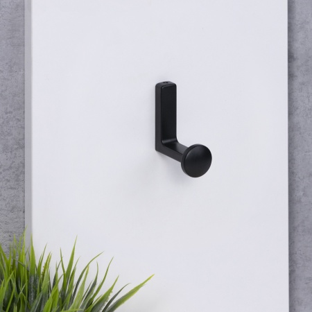 картинка Крючок меб. однорожковый мет. KING черный матовый AKS от магазина SEFI