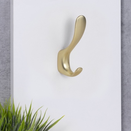 картинка Крючок меб. двухрожковый мет. ROMA брашированное золото AKS от магазина SEFI