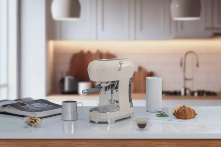 картинка Кофемашина Smeg ECF02CREU от магазина SEFI