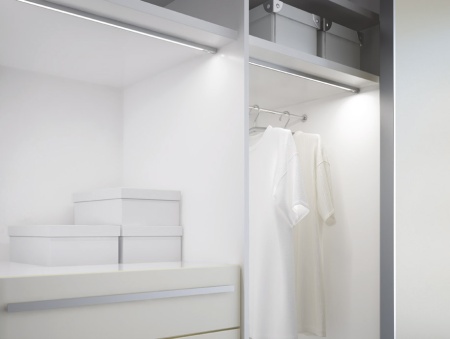 картинка Светильник светодиодный Twig IFR Master, 4,5Вт, 12В, свет холодный алю, 560х16х18 магазин SEFI являющийся официальным дистрибьютором в России  картинка Светильник светодиодный Twig IFR Master, 4,5Вт, 12В, свет холодный алю, 560х16х18 от магазина SEFI