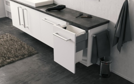 картинка Система хранения белья Laundry Carrier Small на выдвижной фасад 450 мм, 1 корзина 33л, белый/серебро от магазина SEFI