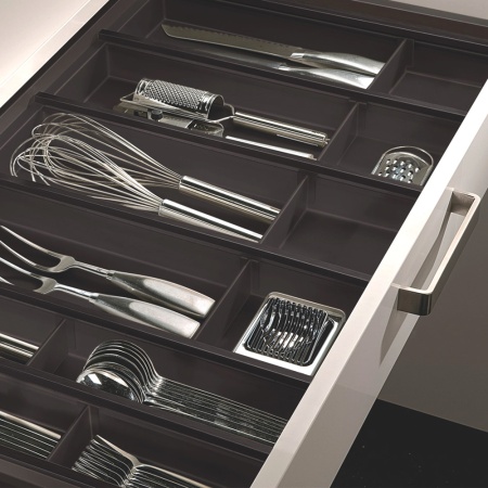 картинка Лоток для столовых приборов Cuisio Pro в ящик Blum Tandembox / Legrabox 500, фасад 600 мм, черный от магазина SEFI